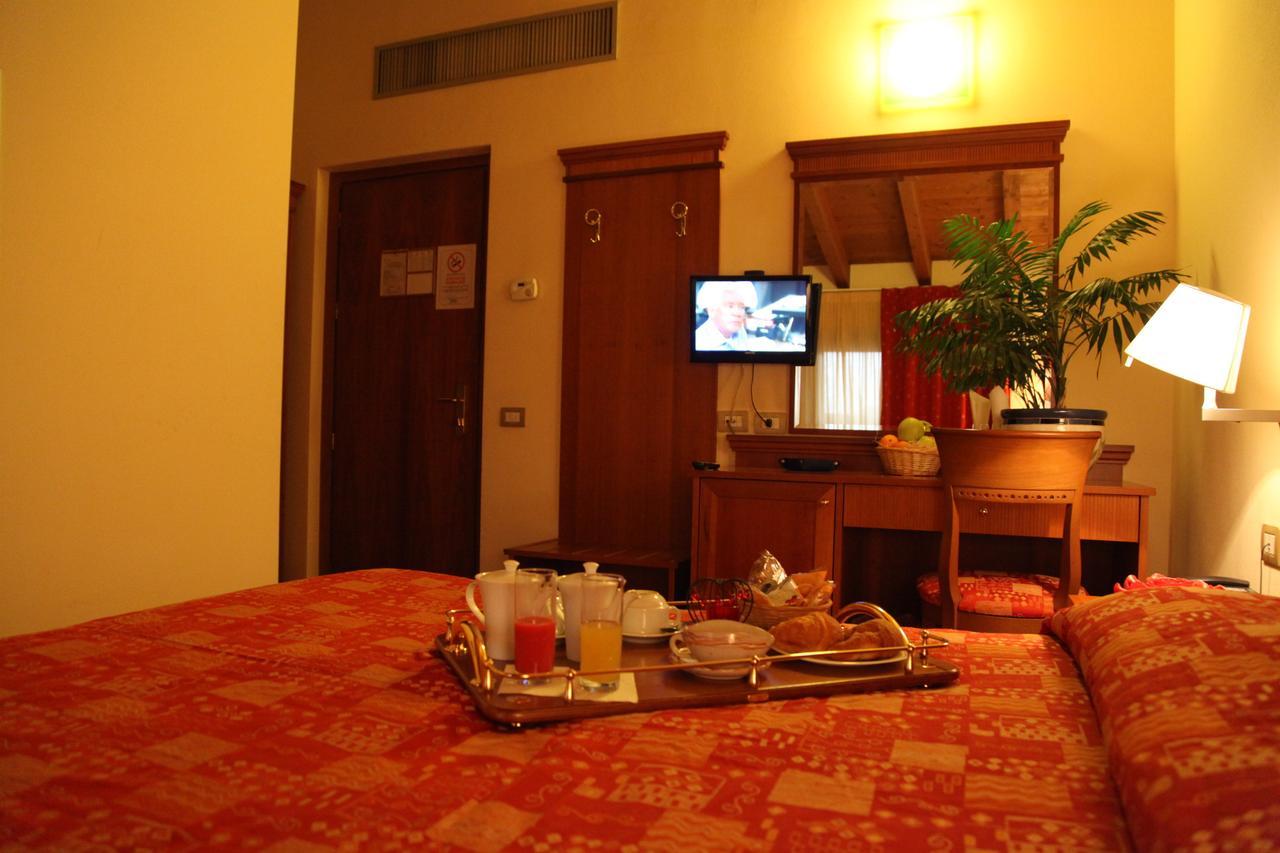 Hotel Il Borghetto Bariano Exterior foto